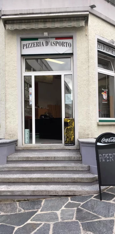 Entrata della pizzeria Pizza al volo a Lugano